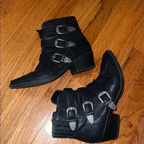 Indigo Rd. Black Western Buckle Strap Pointed Toe Moto Booties Women’s Size 6.5 - Picture 3 of 7